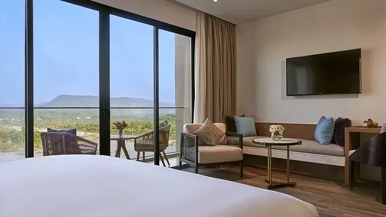 Studio King Room with Balcony | Khu Căn Hộ