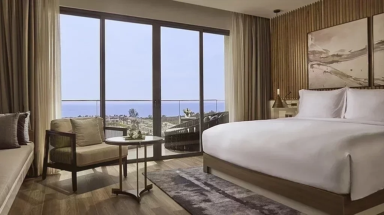 Studio Sea View King with Balcony | Khu Căn Hộ