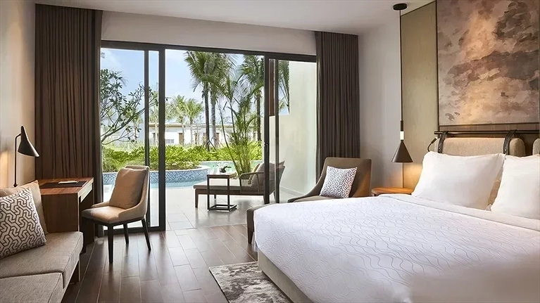 Superior King with Direct Pool Access | Khu Khách Sạn