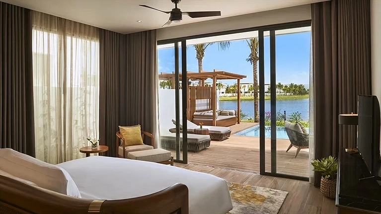 Villa with Private Pool - Lake View