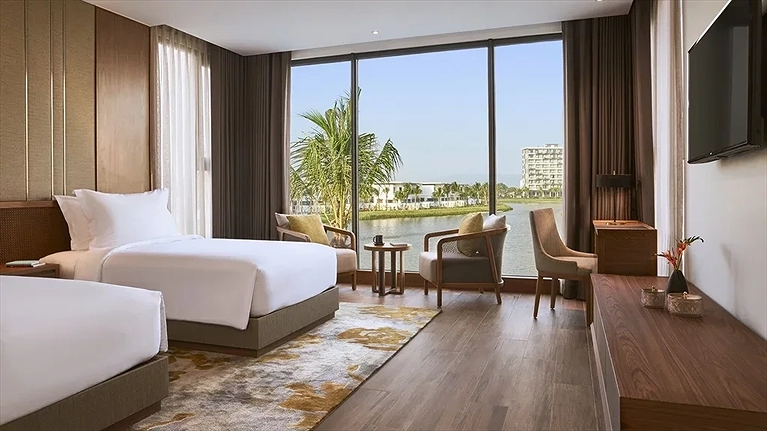 Villa with Private Pool - Lake View