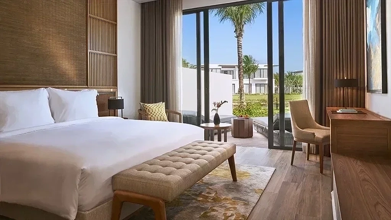 Villa with Private Pool - Lake View