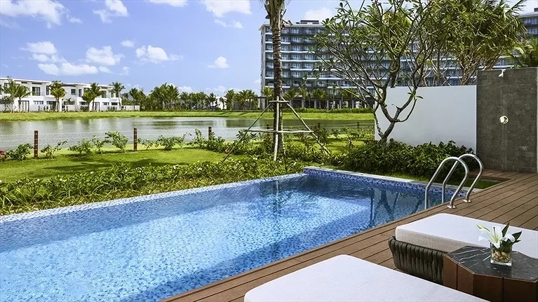 Villa with Private Pool - Lake View