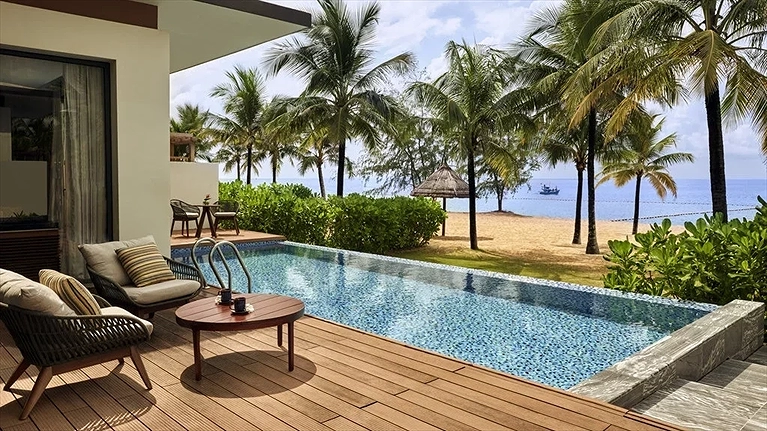 Three Bedroom Villa with Private Pool - Beach Front