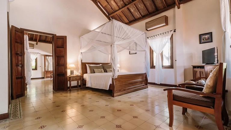 Premier Lagoon Bungalow