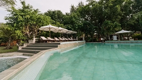 Hồ Bơi Nước Mặn