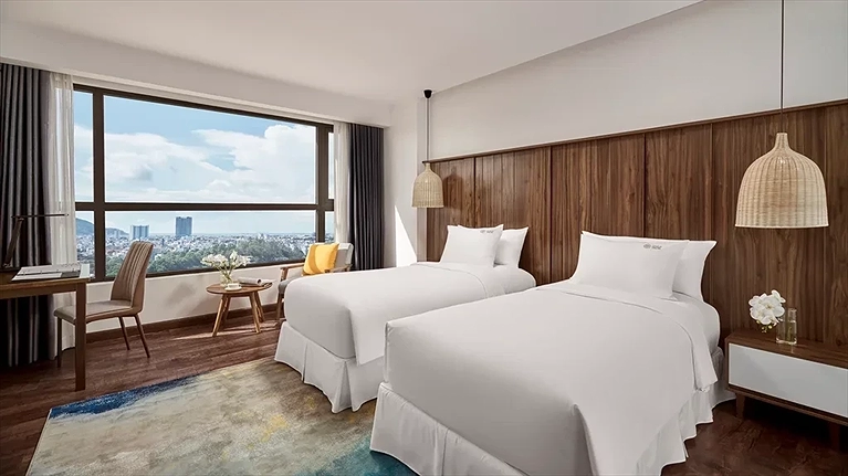 Deluxe Twin City View