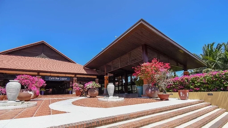 Cafe Blue Lagoon