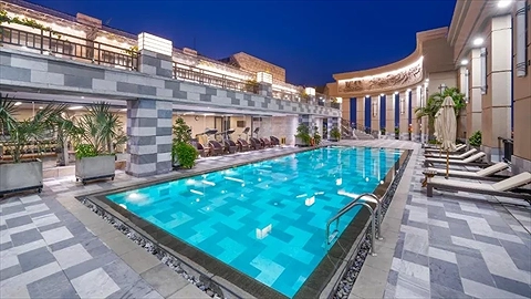 Hồ bơi tầng thượng