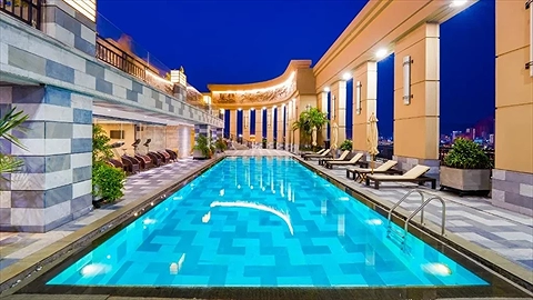 Hồ bơi tầng thượng