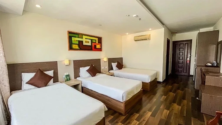 Phòng 3 Người Nhìn Ra Thành Phố