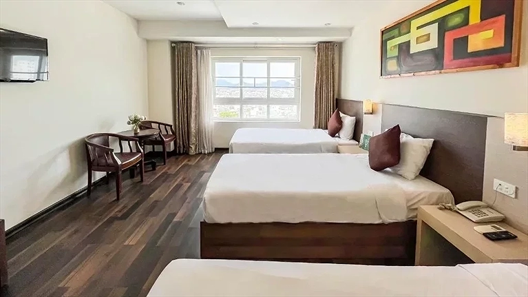 Phòng 3 Người Nhìn Ra Thành Phố