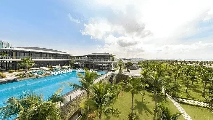 Bể bơi ngoài trời thoáng mát