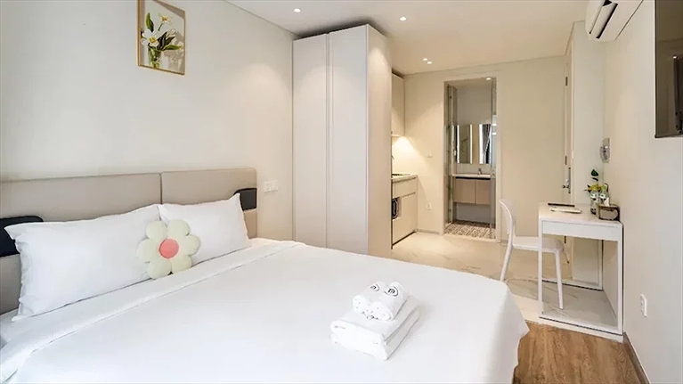 Phòng Standard Back Building View with Balcony