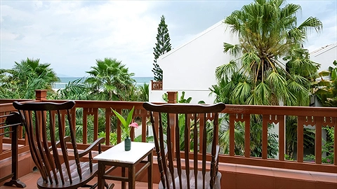 Superior Partial Sea View