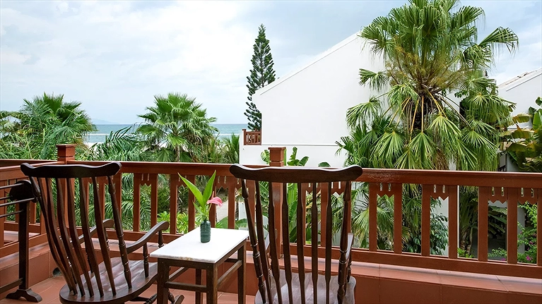 Superior Partial Sea View