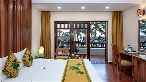 Superior Partial Sea View