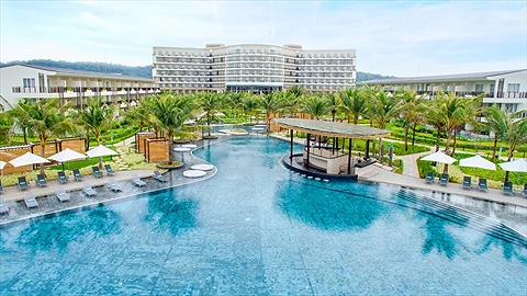 Quang cảnh hồ bơi