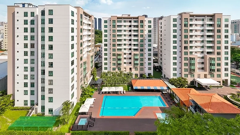 Quảng cảnh khách sạn ban ngày