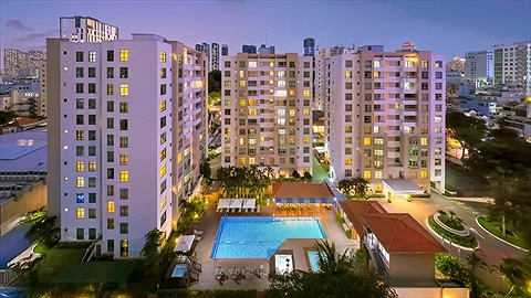 Quảng cảnh khách sạn ban đêm