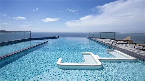 Hồ bơi ngoài trời tòa D