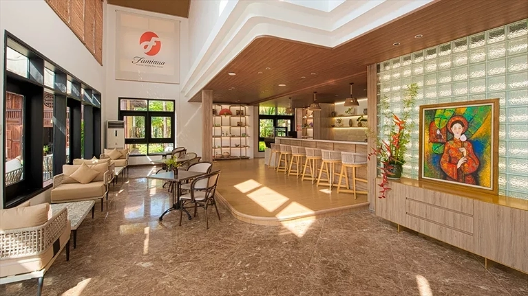 Quán cà phê nằm ở sảnh