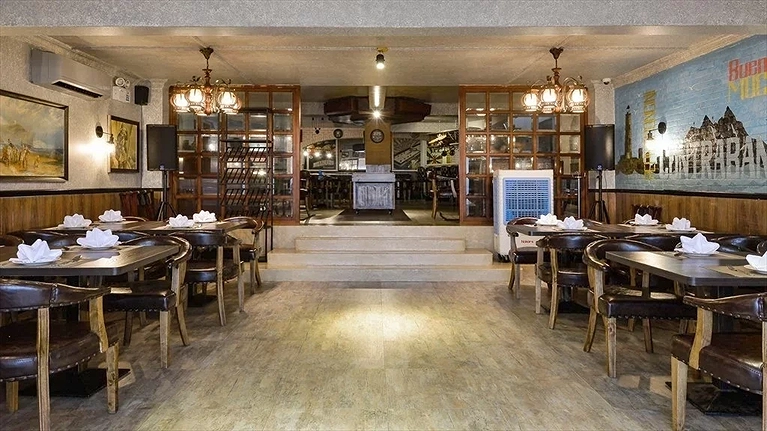 Smugglers Sports Bar