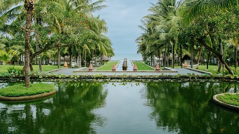 Khuôn viên khu nghỉ dưỡng