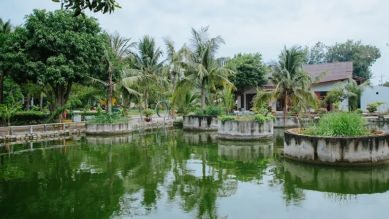 Khuôn viên khu nghỉ dưỡng