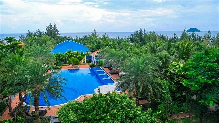 Hồ bơi ngoài trời