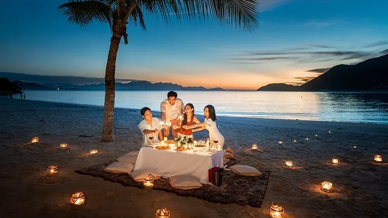 Chia sẻ khoảnh khắc chúc mừng cùng bạn bè