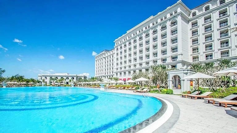 Tòa khách sạn phong cách Tây Âu hiện đại cao cấp