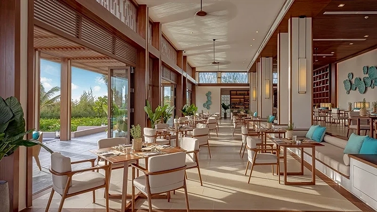 Nhà hàng Vị với hướng nhìn ra mặt biển