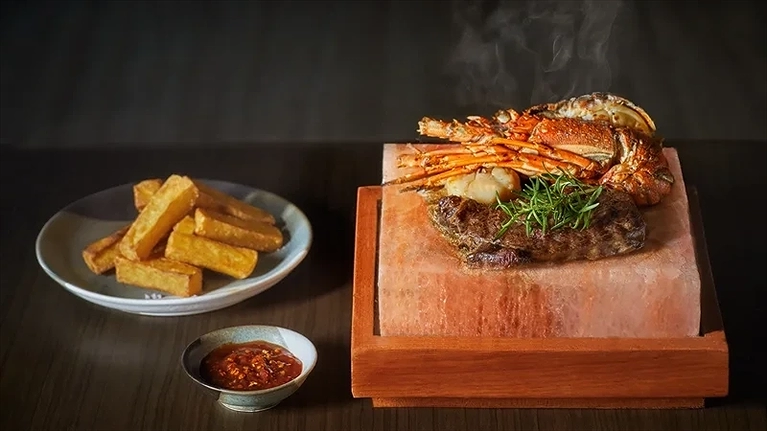 Đặc sản Bò nướng đá Himalaya tại nhà hàng Sea Fire Salt