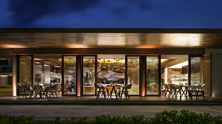 Nhà hàng Sea Fire Salt vào buổi tối