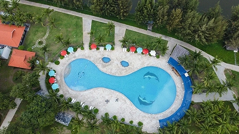 Hồ bơi ngoài trời