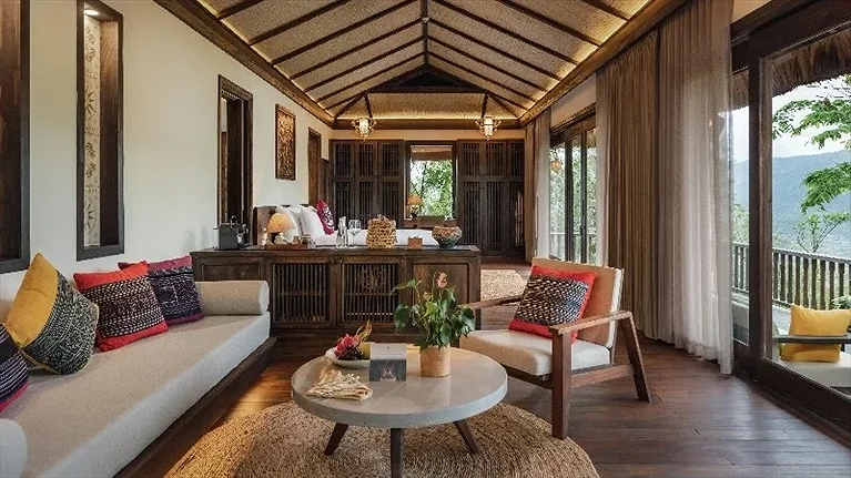 Phòng khách tại căn Bauhinia Mountain Suite