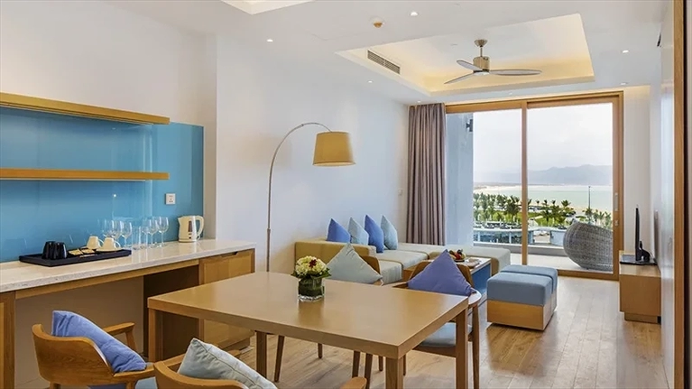 K hông gian phòng khách phòng Family Suite