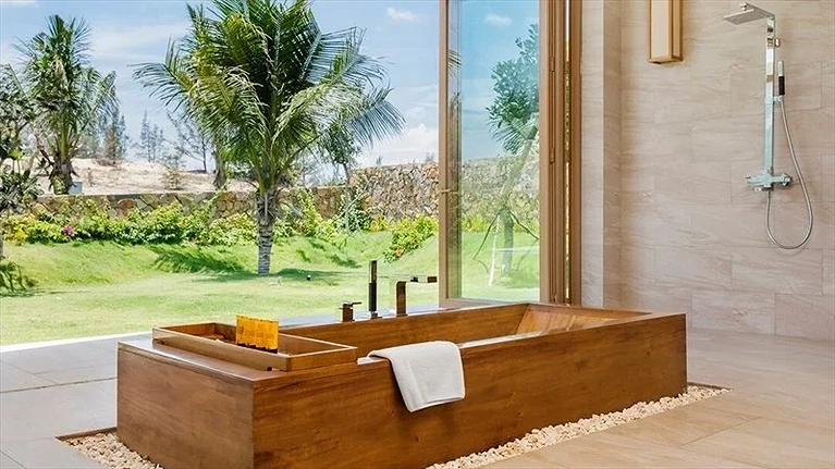 Phòng tắm Villa cũng gần gũi thiên nhiên