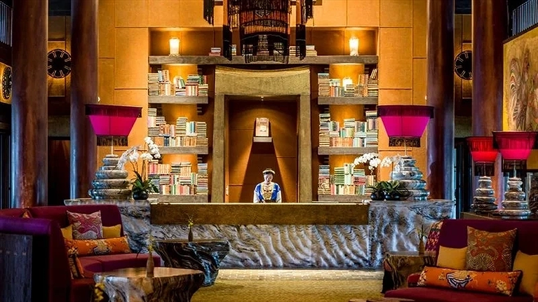 Quầy Lễ tân theo phong cách cung đình cổ thời Trần