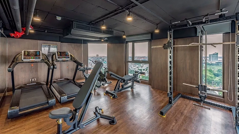Phòng tập thể dục với trang thiết bị hiện đại