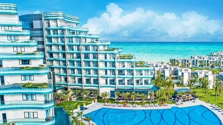 Tòa khách sạn trong dáng hình của đôi cánh buồm