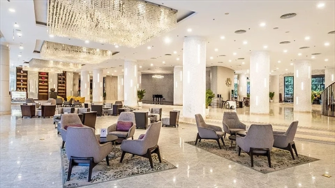 Nhiều ghế ngồi thoải mái tại sảnh chờ