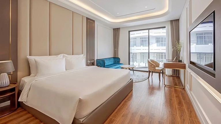 Deluxe Mountain View