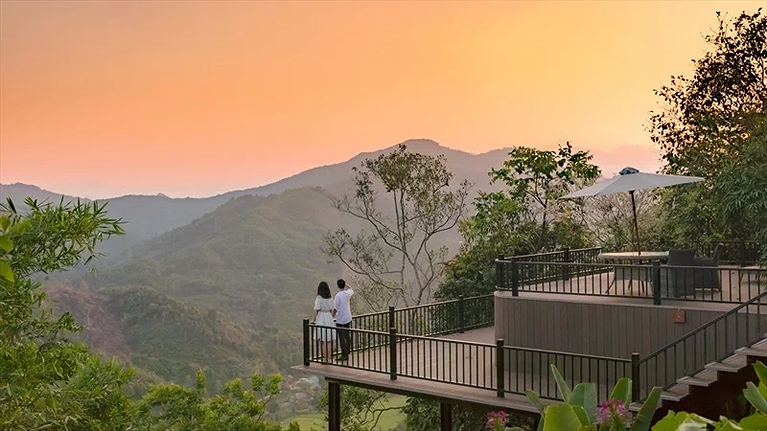 Ban công của The Mellow bắt trọn khoảnh khắc mặt trời lặn