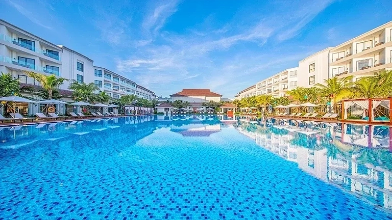 Hồ bơi vô cực ngoài trời lớn nhất thành phố Hội An