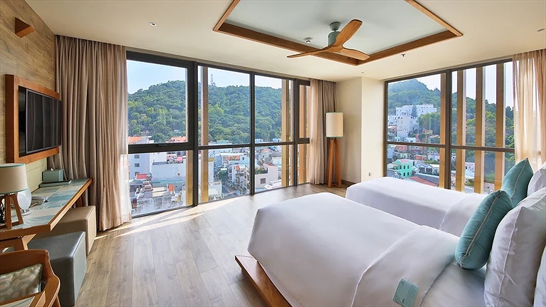 Deluxe Suite City View