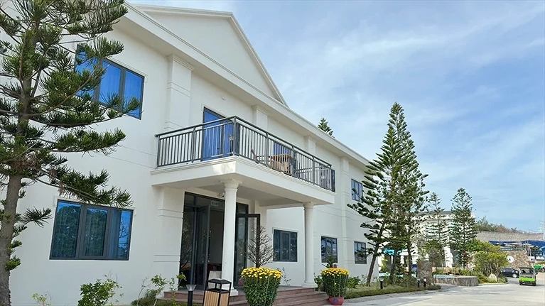 Deluxe Pavilion (Building)