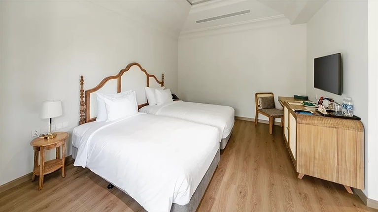 Bungalow Garden view