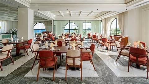 La Marina Restaurant & Lounge